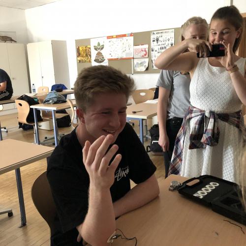 „Fernsteuern“ eines Mitschülers