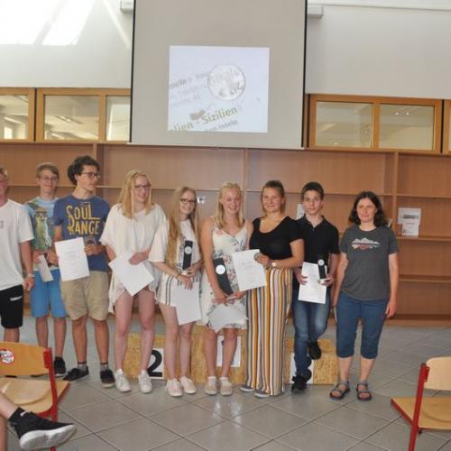 Der Schulpreis ging dieses Jahr an das BG/BRG Reutte - Biologielehrerin Mag. Gabriele Hanus